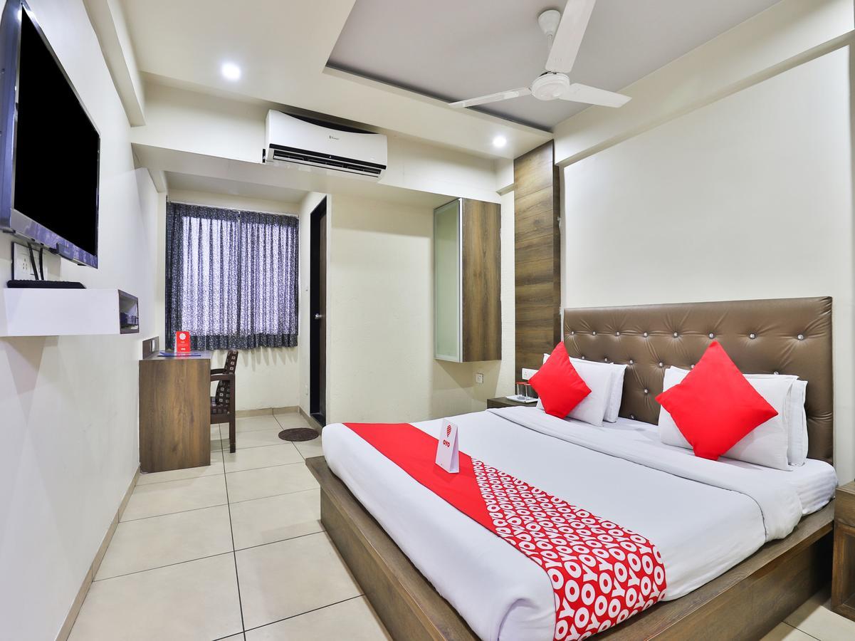 Oyo 959 Hotel Manila อาเมดาบัด ภายนอก รูปภาพ