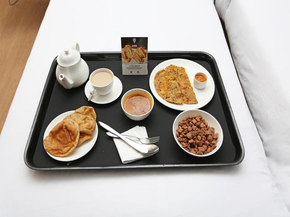 Oyo 959 Hotel Manila อาเมดาบัด ภายนอก รูปภาพ